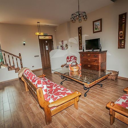 Casa Rural El Almendro De Maria Понферада Екстериор снимка