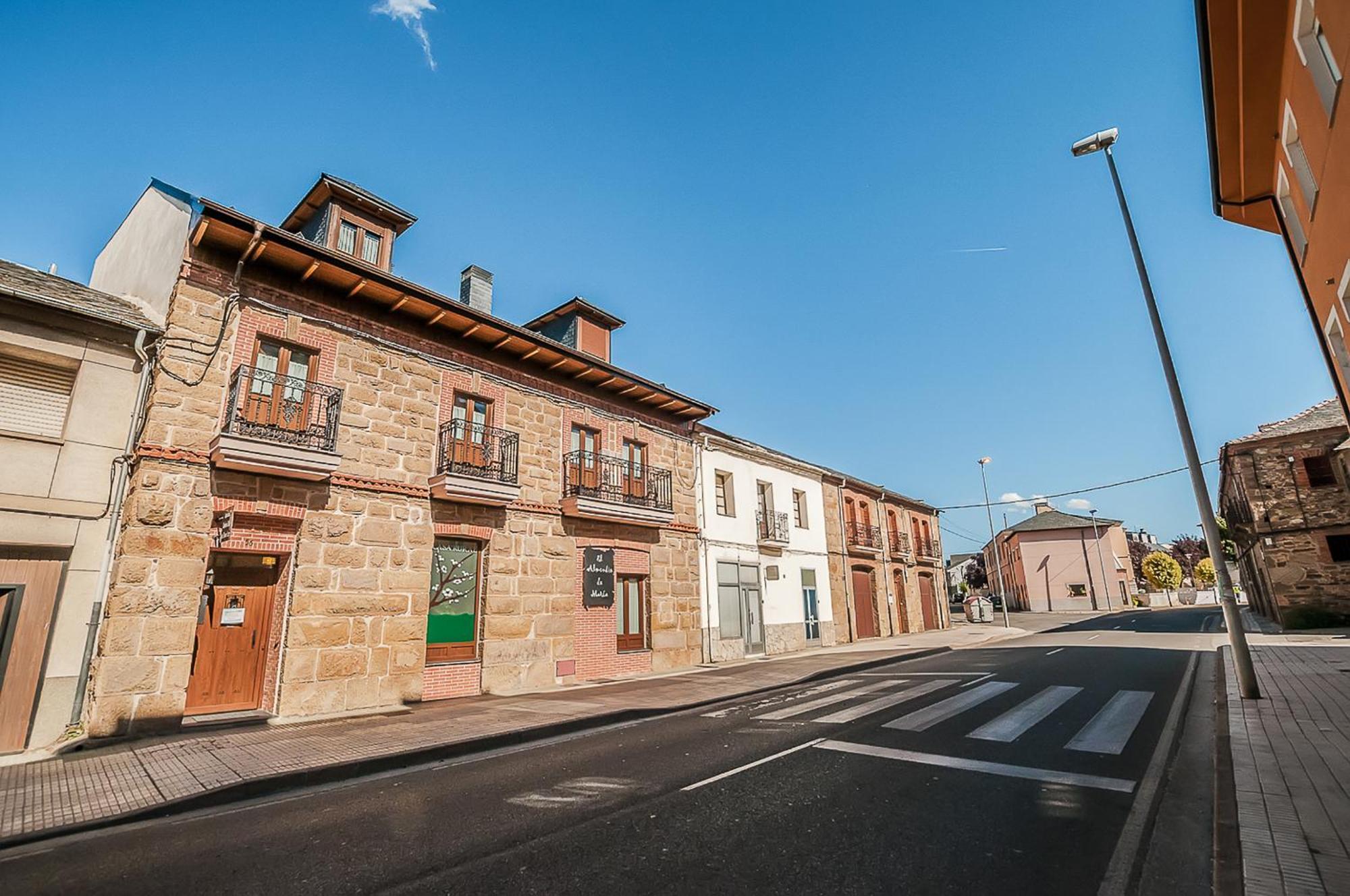 Casa Rural El Almendro De Maria Понферада Екстериор снимка