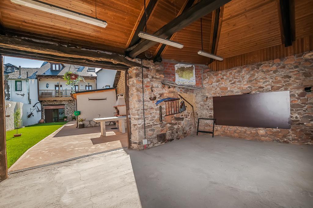 Casa Rural El Almendro De Maria Понферада Екстериор снимка