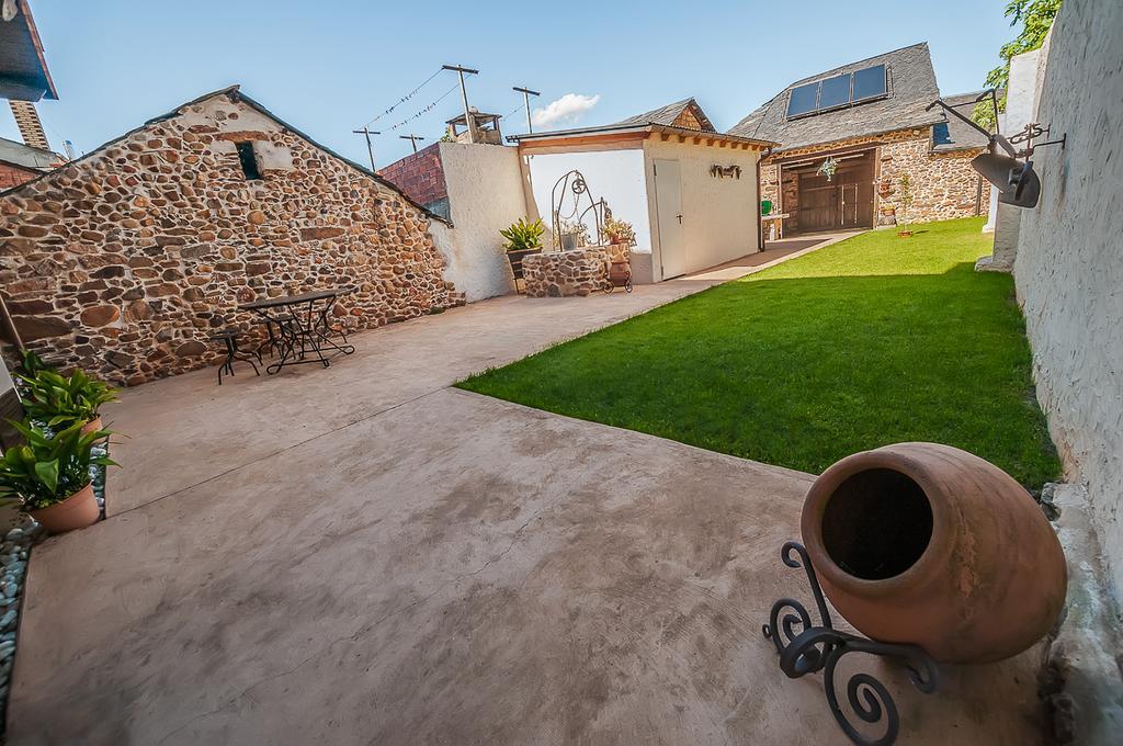 Casa Rural El Almendro De Maria Понферада Екстериор снимка