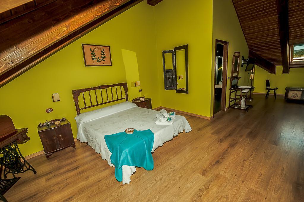 Casa Rural El Almendro De Maria Понферада Стая снимка