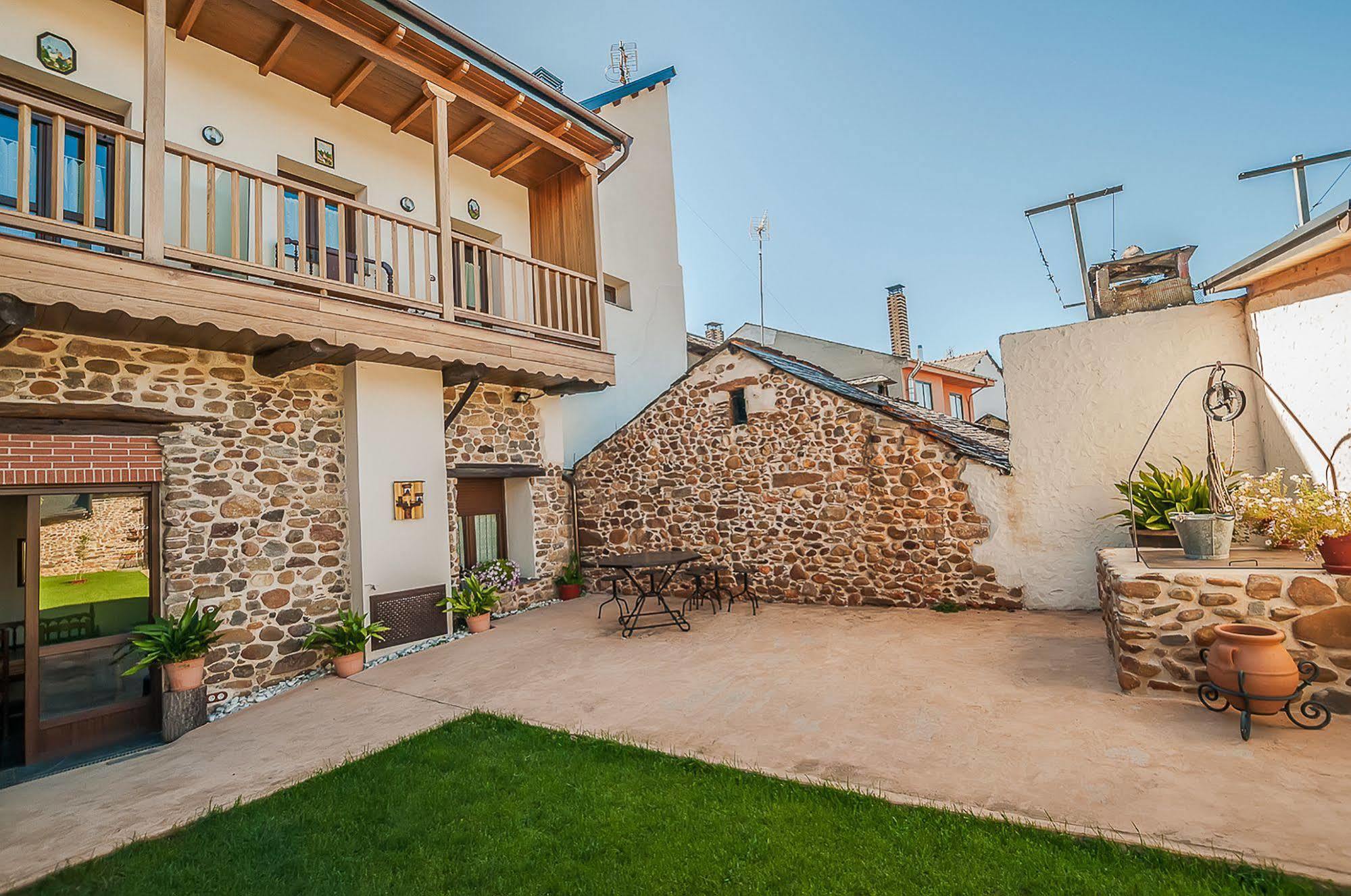 Casa Rural El Almendro De Maria Понферада Екстериор снимка